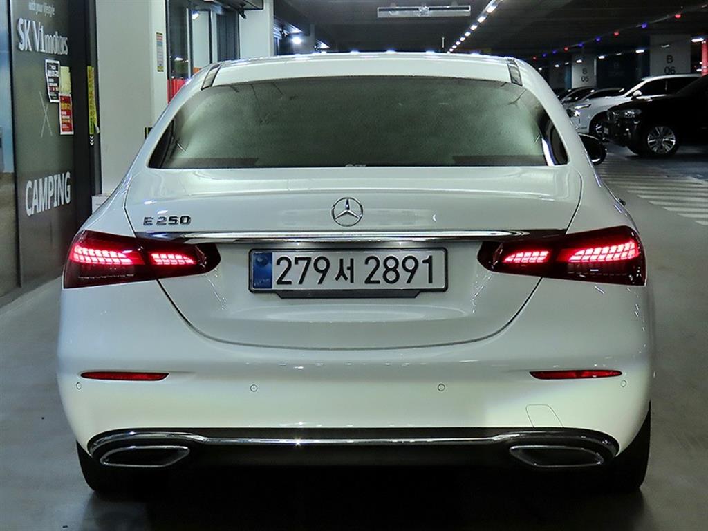 Mercedes Benz E class - Vista 5