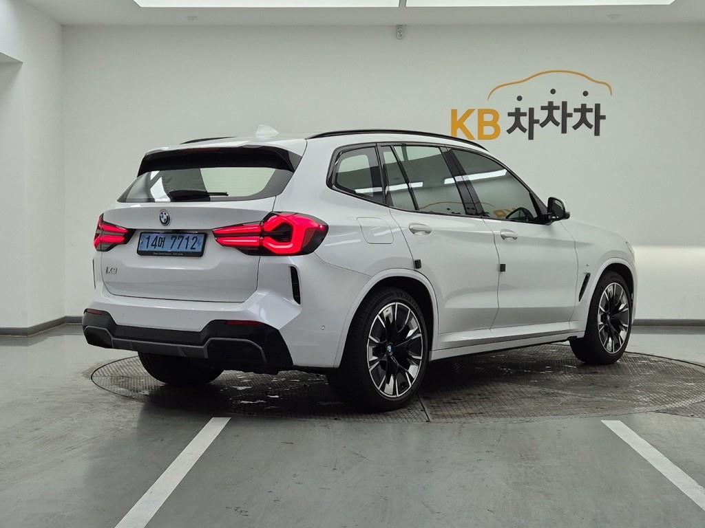 BMW iX3 - Vista 4