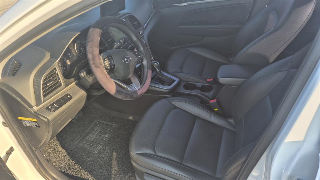 HYUNDAI Avante - Vista 11