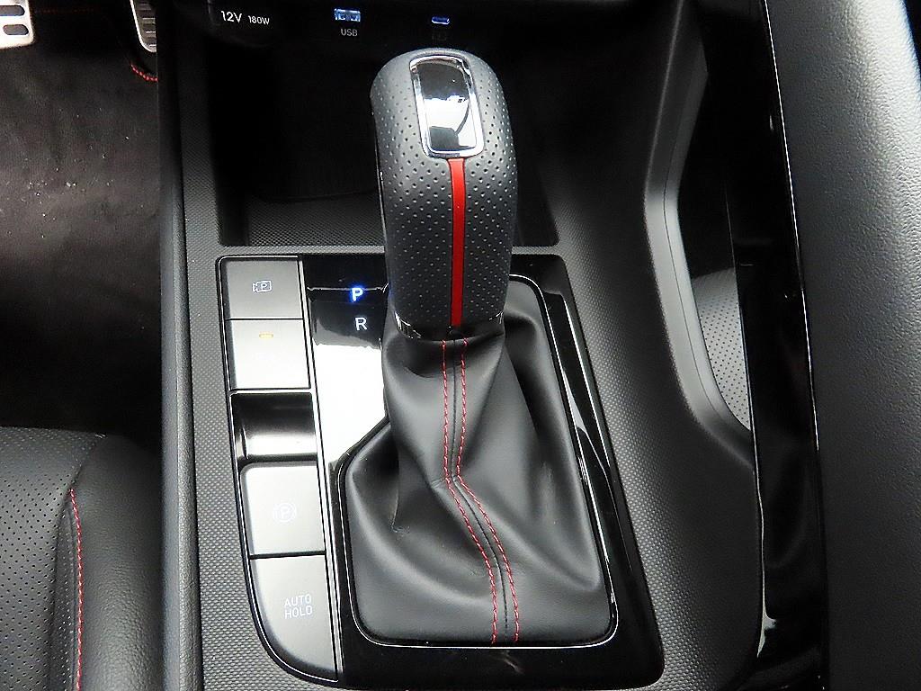 HYUNDAI Avante - Vista 10