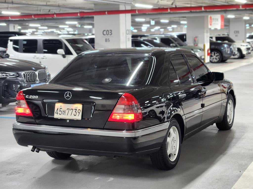 Mercedes Benz C Class - Vista 4