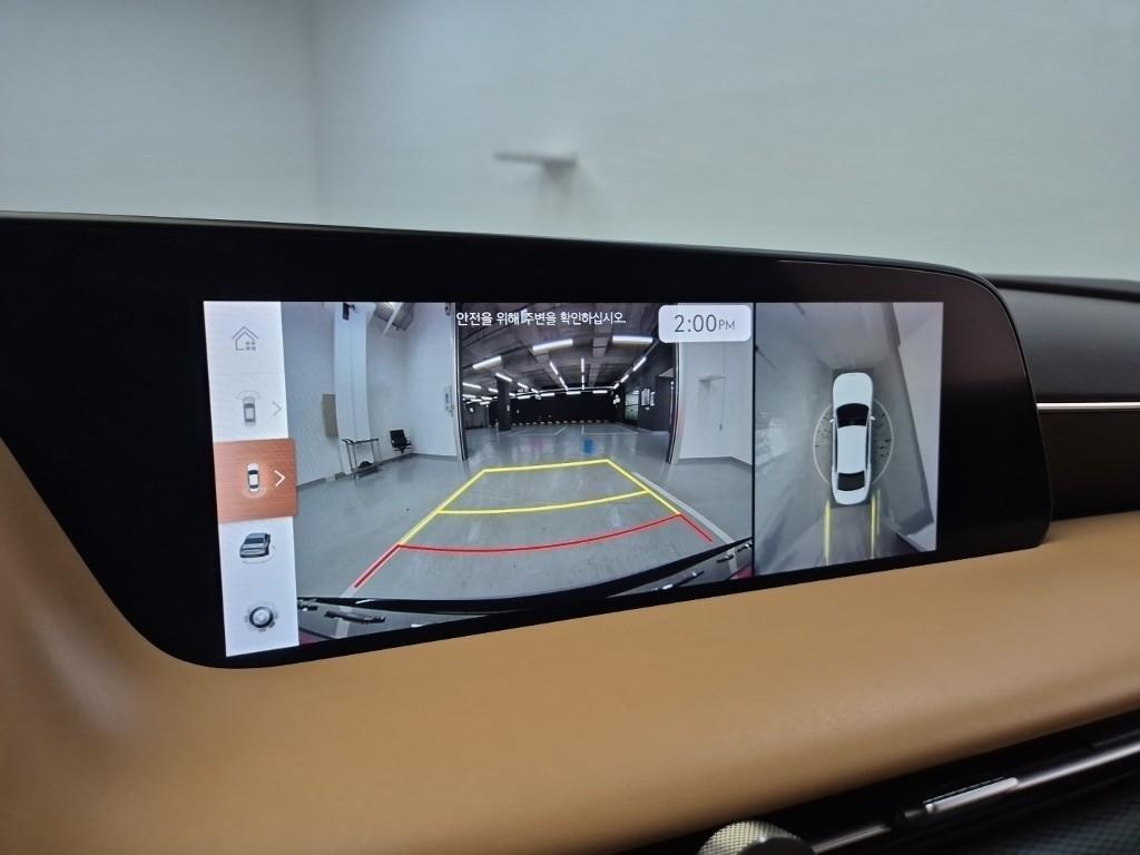 Genesis G90 - Vista 11