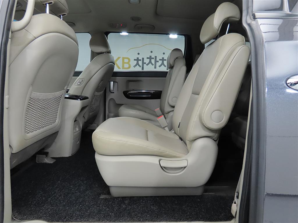 KIA Carnival - Vista 6