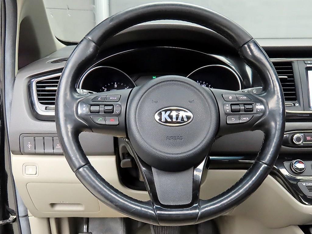 KIA Carnival - Vista 9