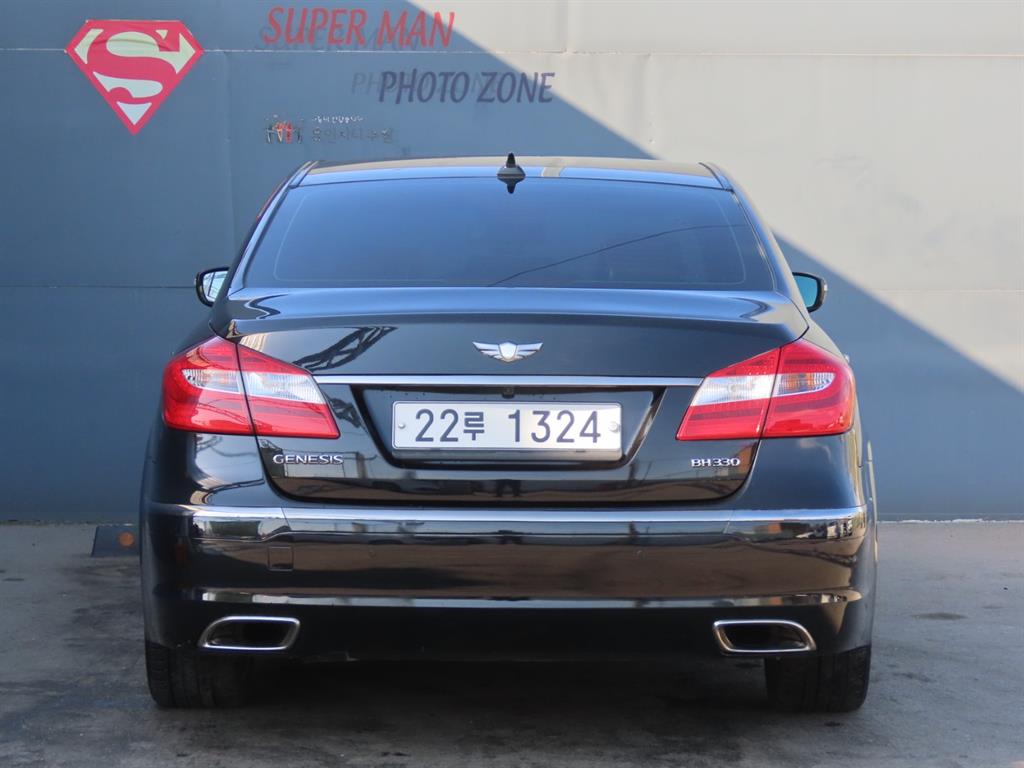 HYUNDAI Genesis - Vista 7