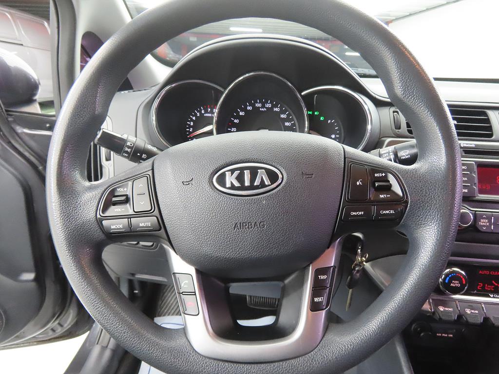 KIA Pride - Vista 8