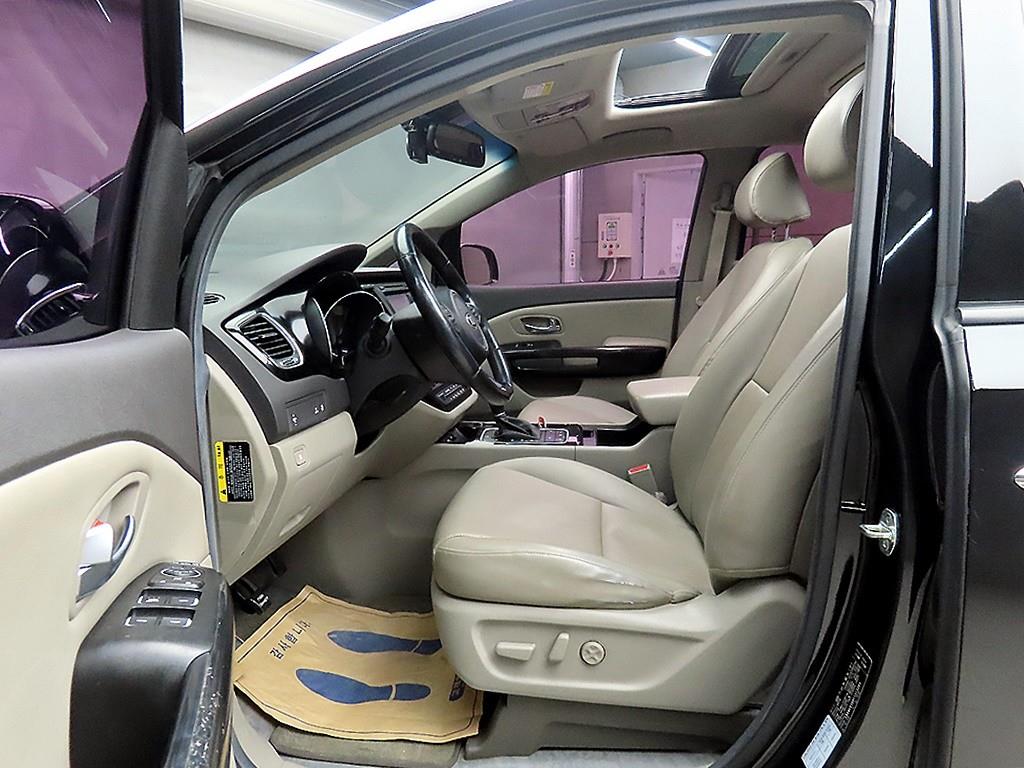 KIA Carnival - Vista 5