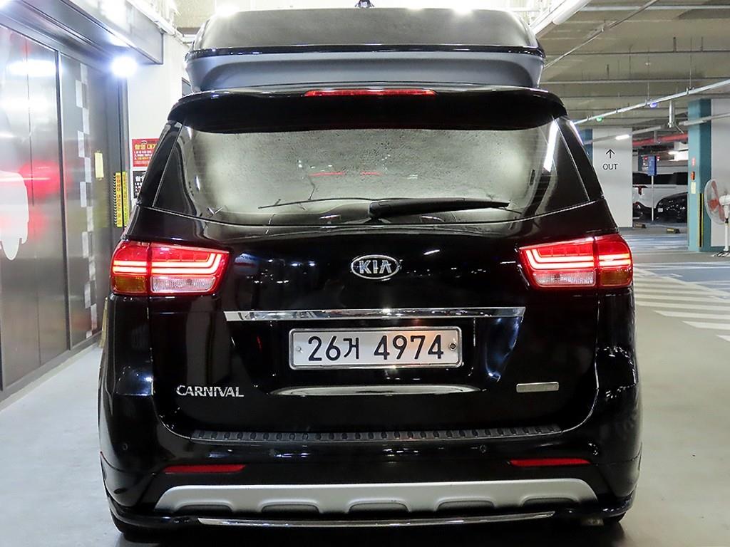 KIA Carnival - Vista 5
