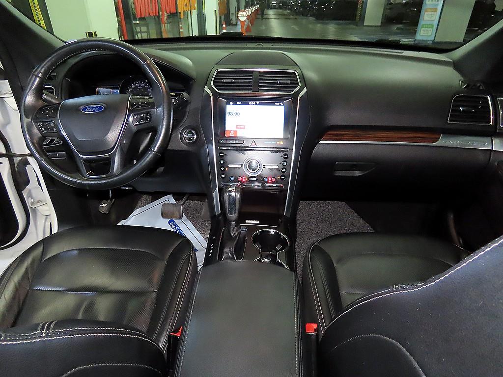 Ford Explorer - Vista 10