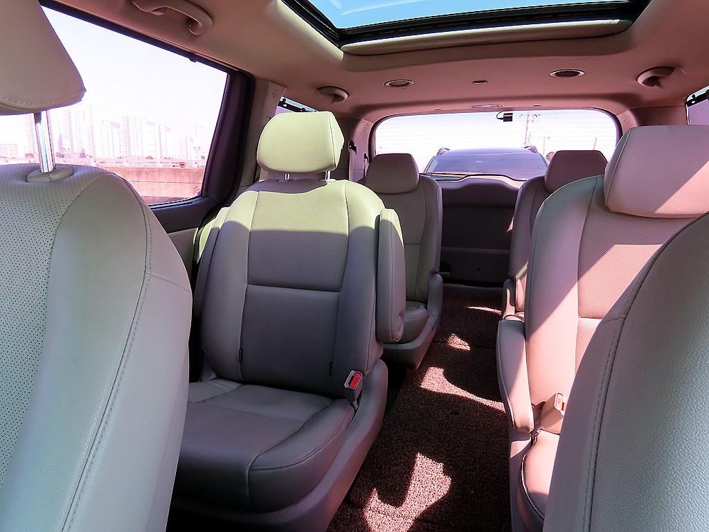 KIA Carnival - Vista 7