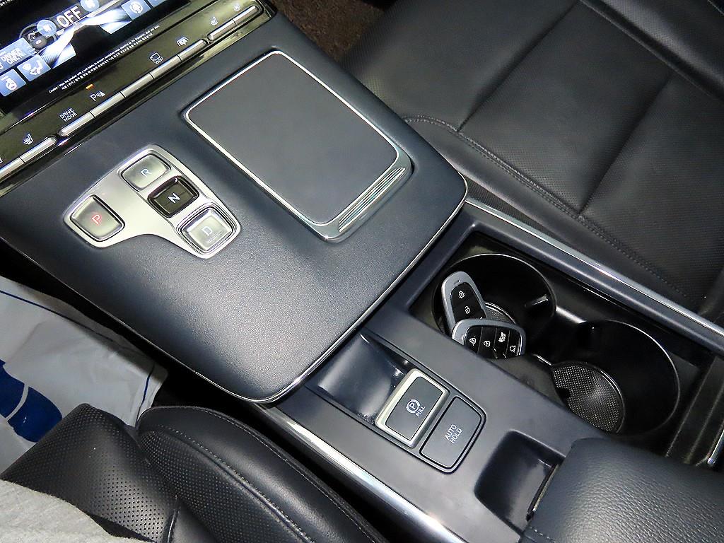 HYUNDAI Grandeur - Vista 12