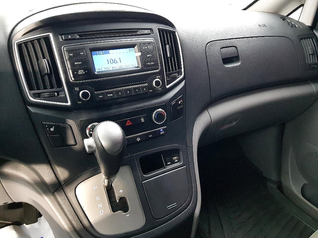 HYUNDAI Starex - Vista 10