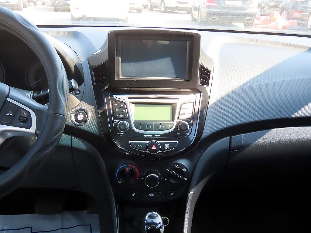 HYUNDAI Accent - Vista 10