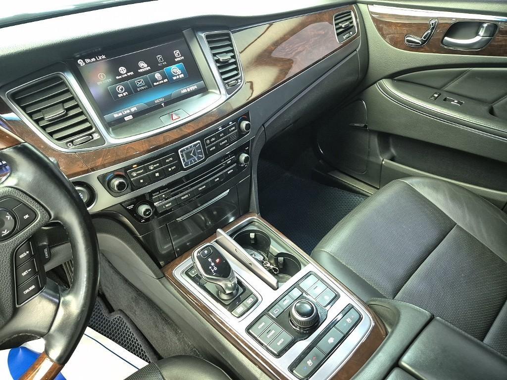 HYUNDAI Equus - Vista 9