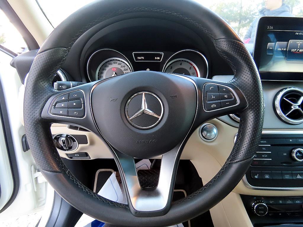 Mercedes Benz GLA Class - Vista 8