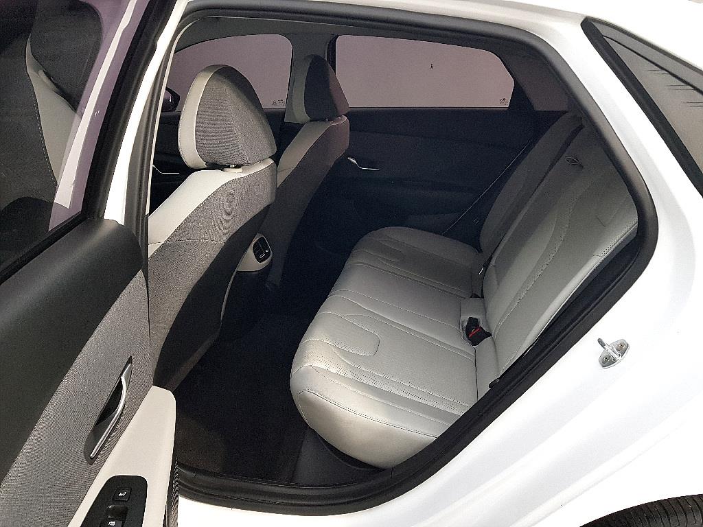 HYUNDAI Avante - Vista 9