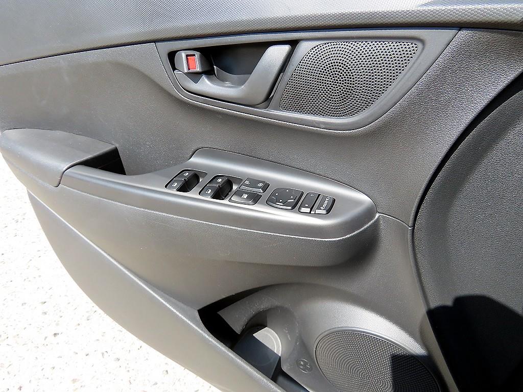 HYUNDAI Kona - Vista 11