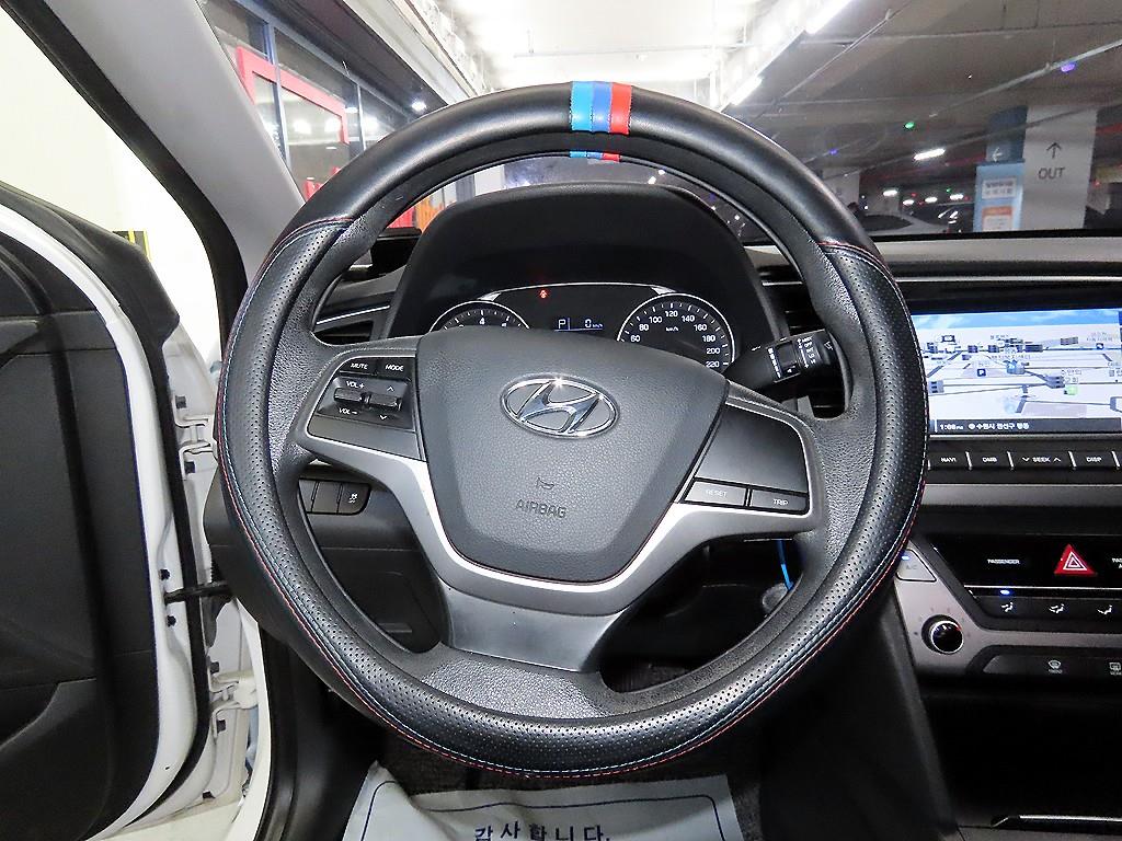 HYUNDAI Avante - Vista 8