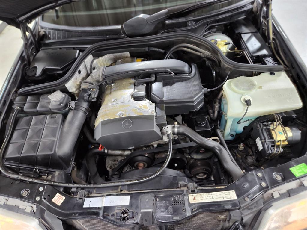 Mercedes Benz C Class - Vista 5