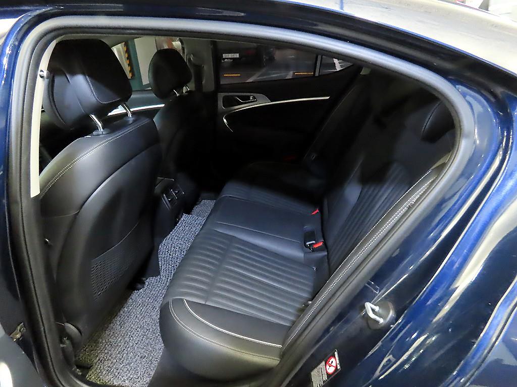 Genesis G70 - Vista 7