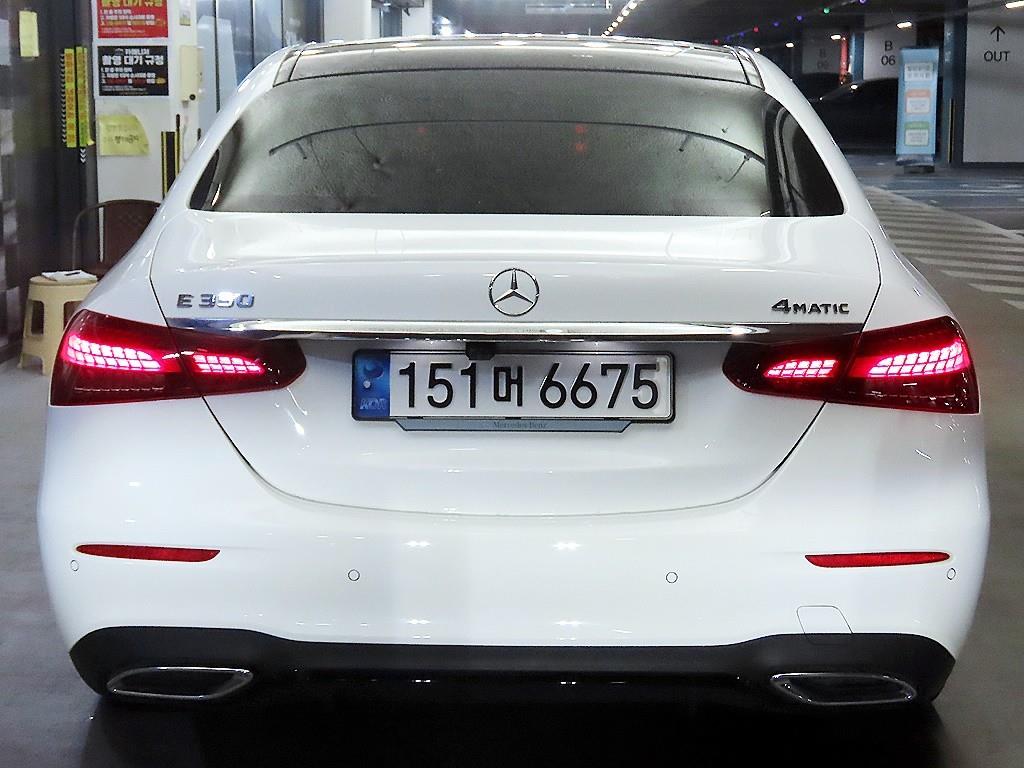 Mercedes Benz E class - Vista 4