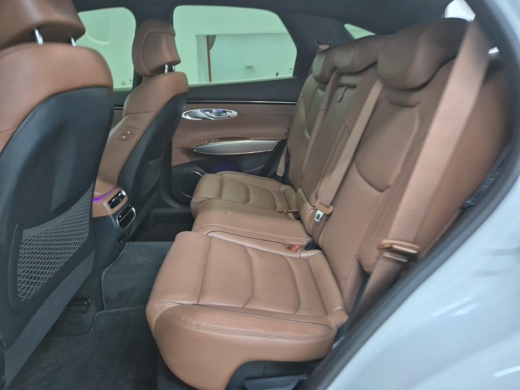 Genesis GV70 - Vista 10