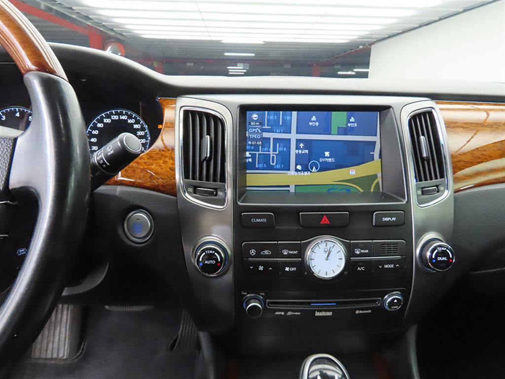 HYUNDAI Equus - Vista 12