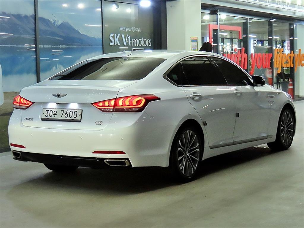 HYUNDAI Genesis - Vista 4