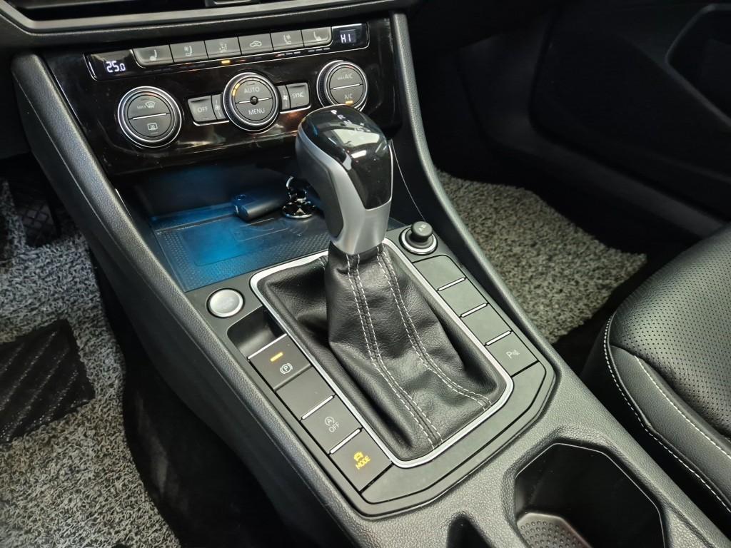 Volkswagen Jetta - Vista 12