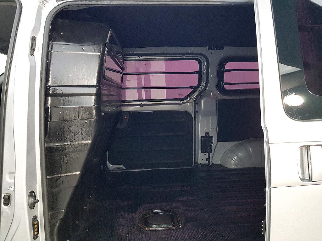 HYUNDAI Starex - Vista 9