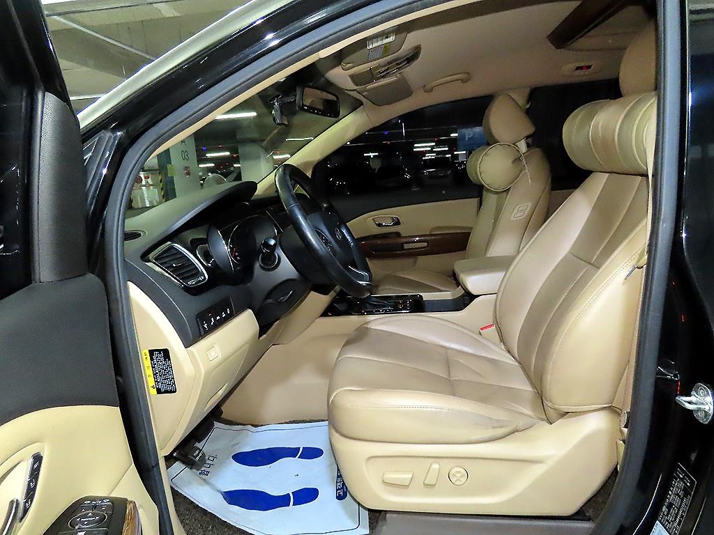 KIA Carnival - Vista 6