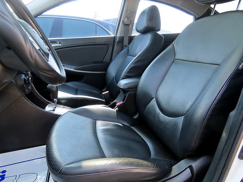 HYUNDAI Accent - Vista 5