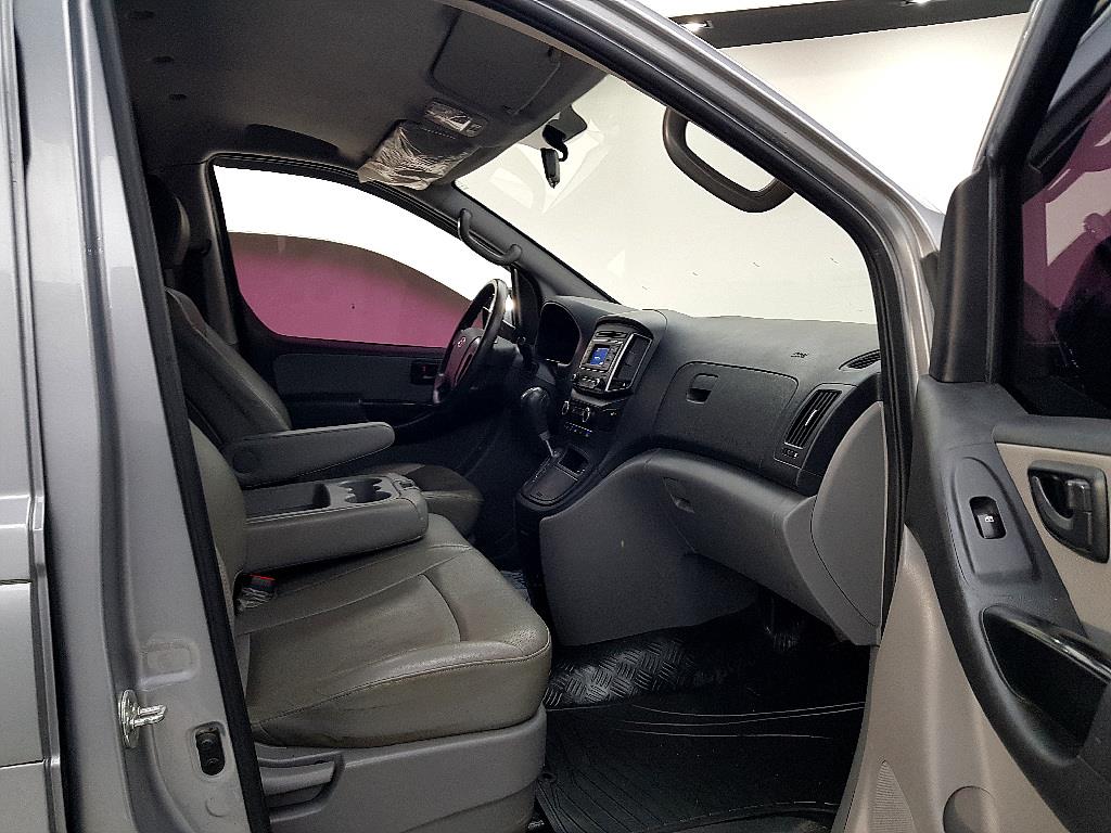 HYUNDAI Starex - Vista 5