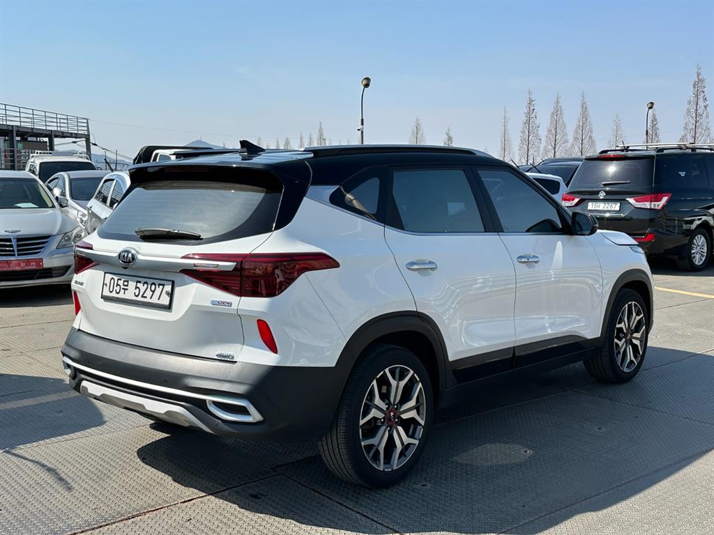 KIA Seltos - Vista 4