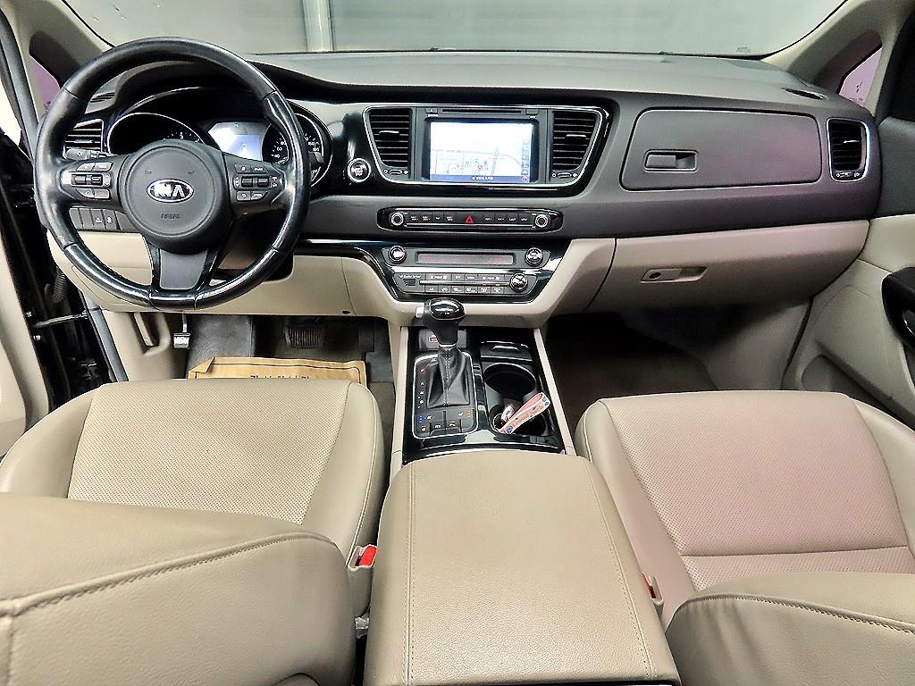 KIA Carnival - Vista 7