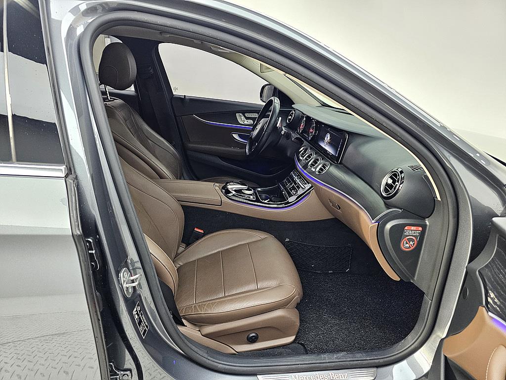 Mercedes Benz E class - Vista 11