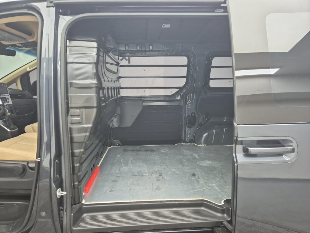 HYUNDAI Staria - Vista 12