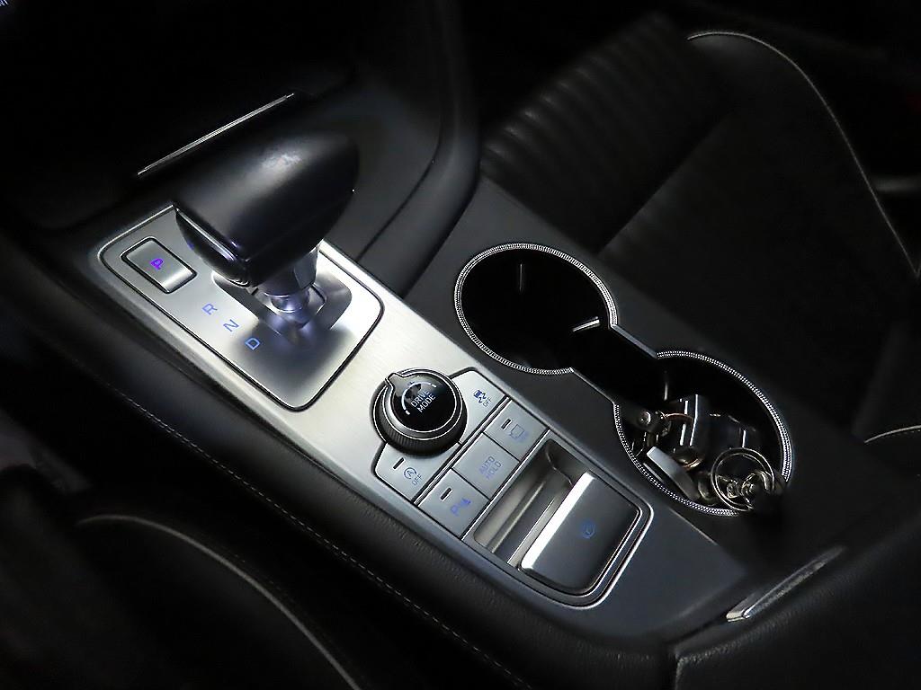 Genesis G70 - Vista 12