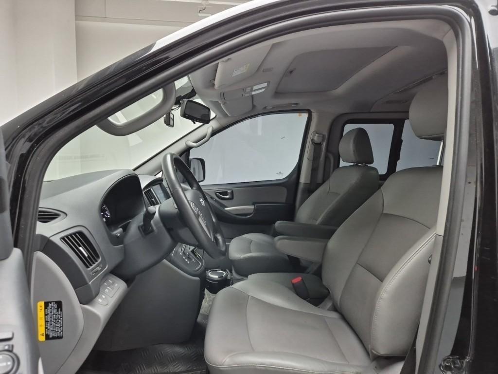 HYUNDAI Starex - Vista 10