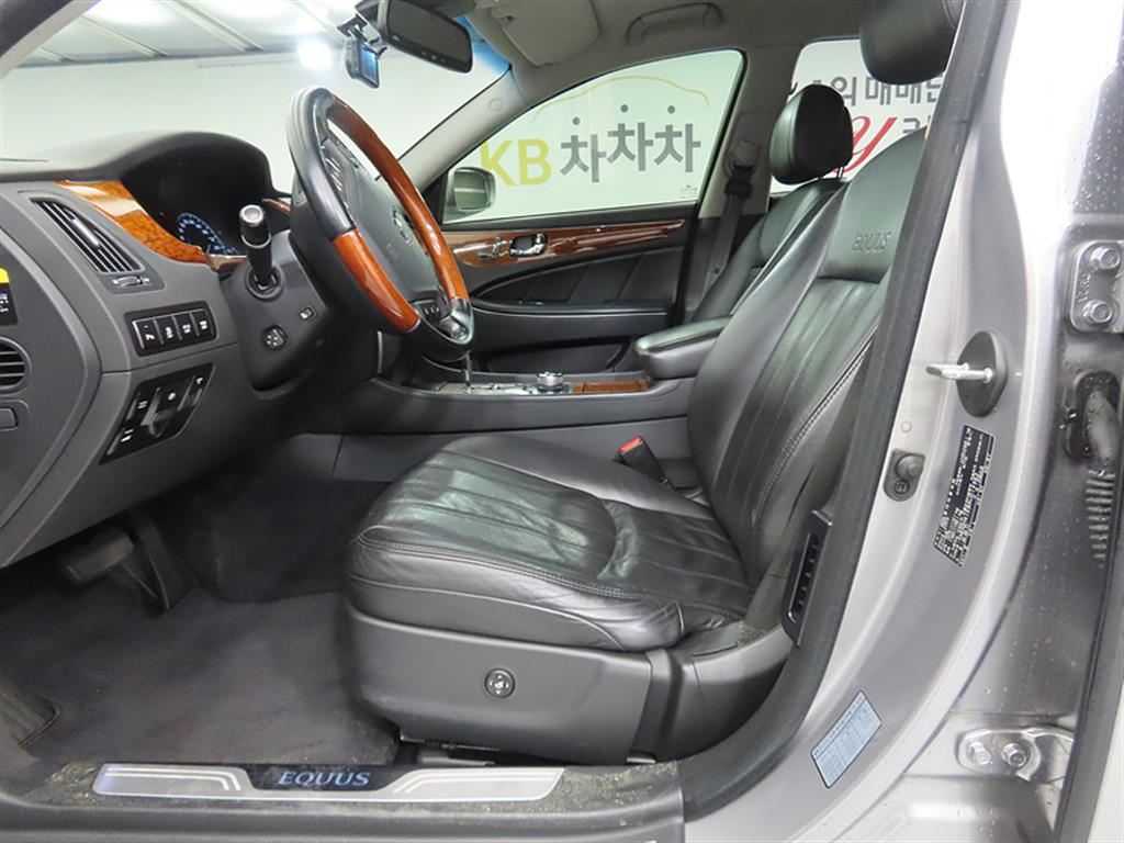 HYUNDAI Equus - Vista 5