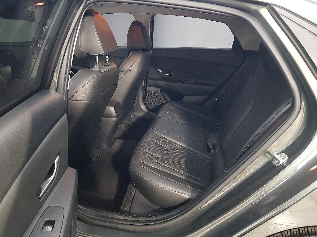 HYUNDAI Avante - Vista 9