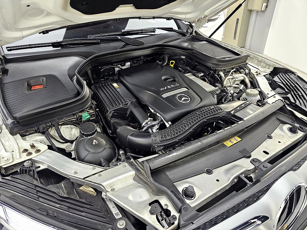 Mercedes Benz GLC Class - Vista 6