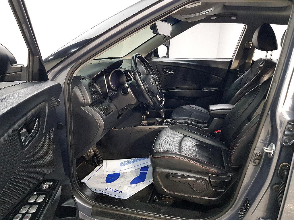 Ssangyong Tivoli - Vista 6