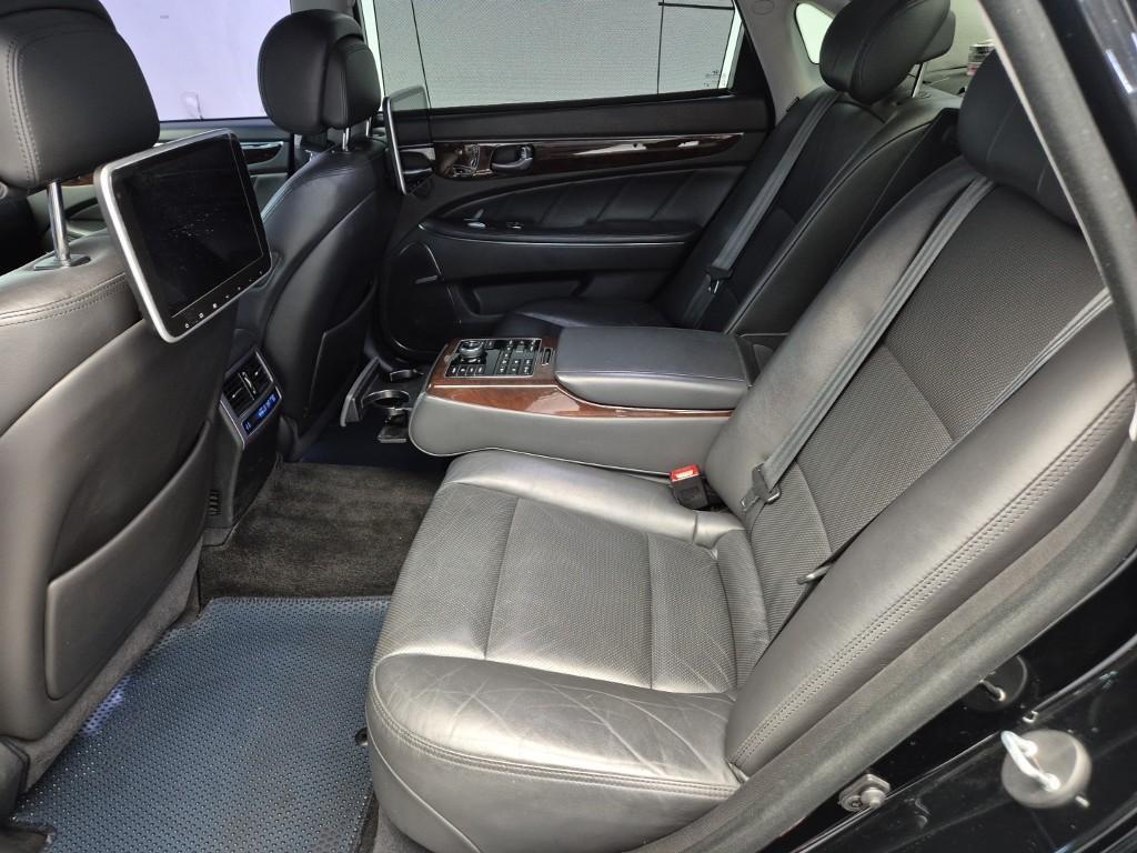 HYUNDAI Equus - Vista 11