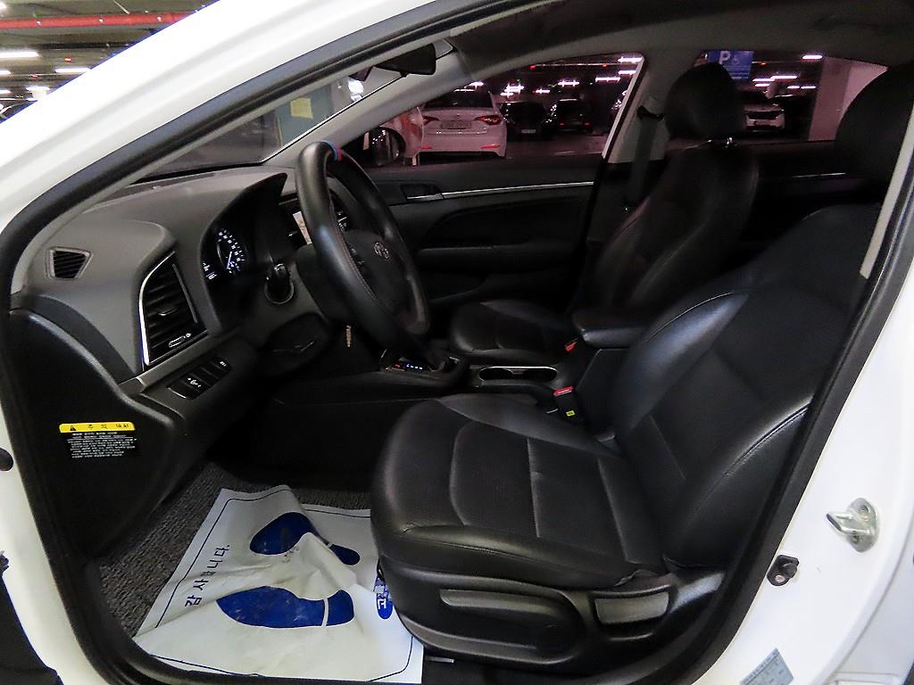 HYUNDAI Avante - Vista 6