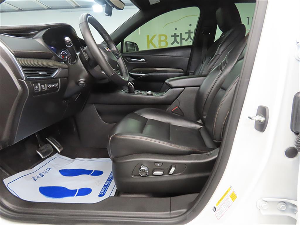 Cadillac XT4 - Vista 5