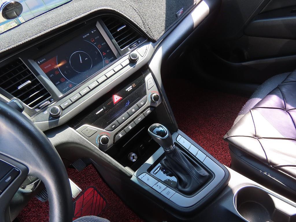 HYUNDAI Avante - Vista 7