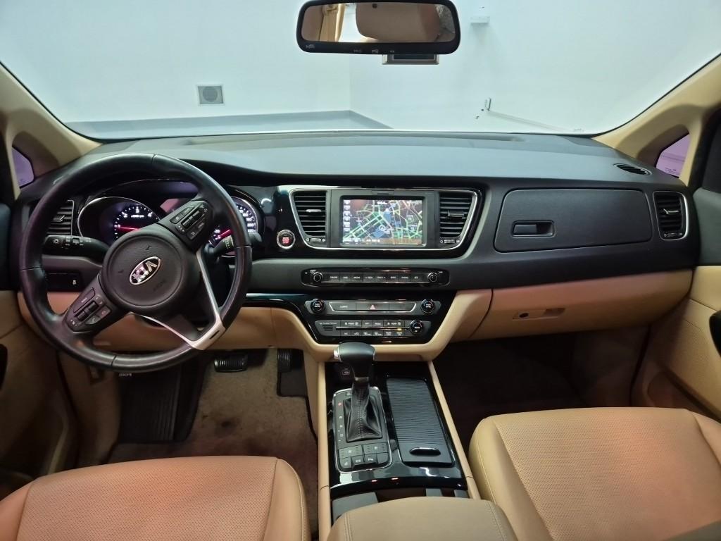 KIA Carnival - Vista 7