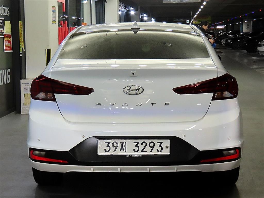HYUNDAI Avante - Vista 5