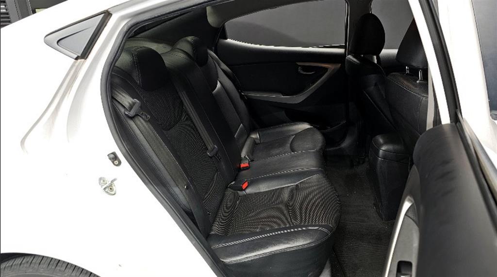 HYUNDAI Avante - Vista 12